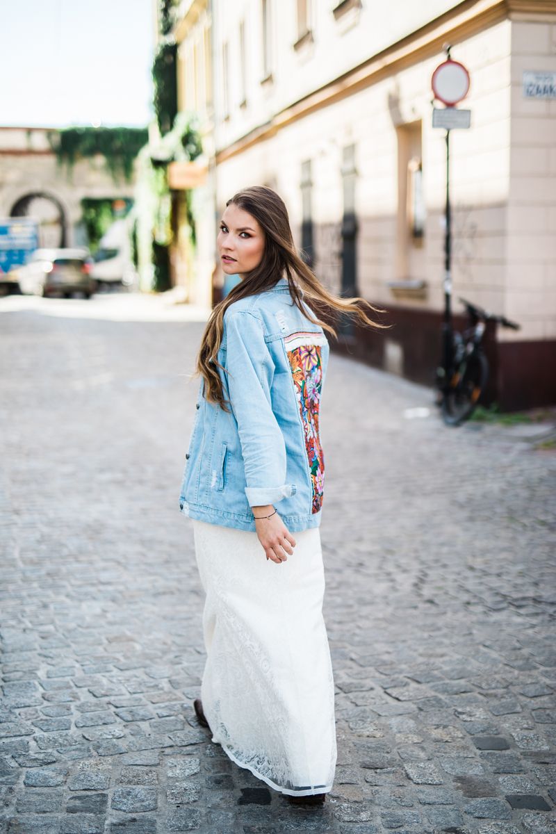 Panna młoda w kurtce jeansowej BOSO